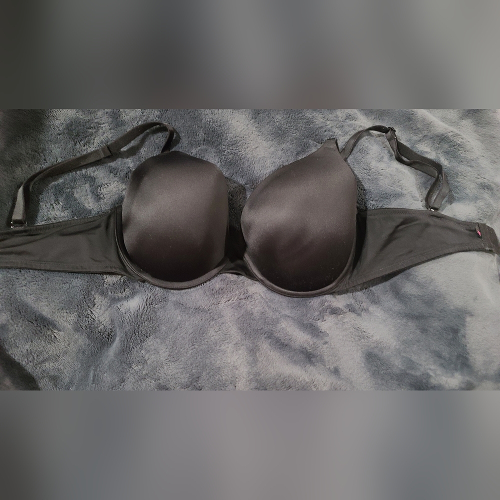 Pink Victoria's Secret 2016 Bra, Black with inner pink cups, Size 36D.